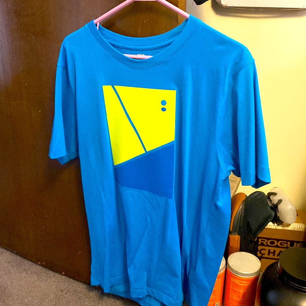 Tennis shirt